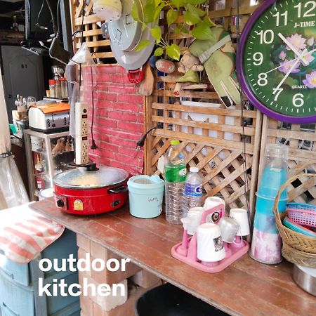 Ban Kru Ae Mixed Dorm Bed & Breakfast Bangkok Exterior photo