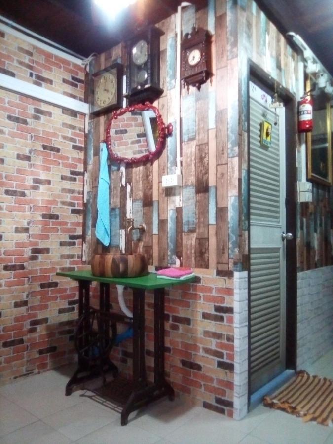 Ban Kru Ae Mixed Dorm Bed & Breakfast Bangkok Exterior photo
