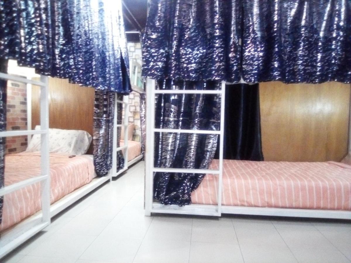 Ban Kru Ae Mixed Dorm Bed & Breakfast Bangkok Exterior photo